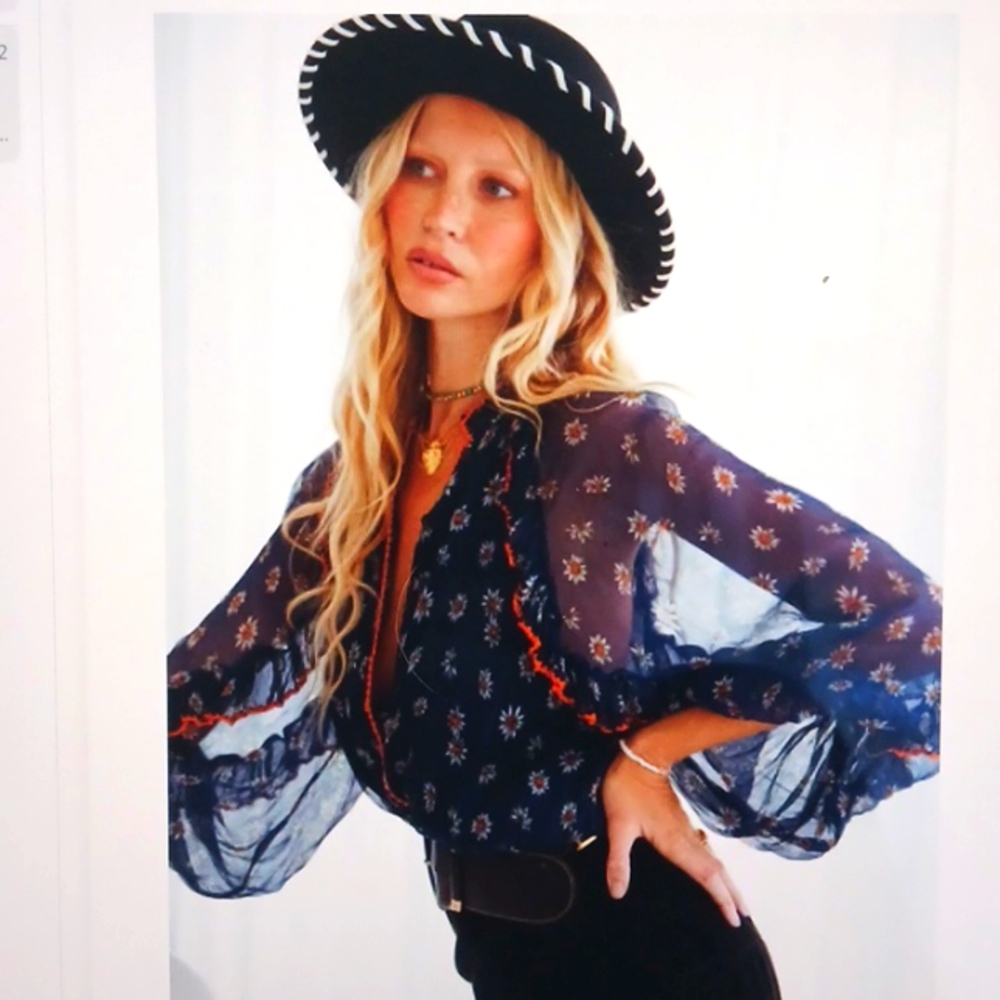 Chasing Unicorns A New Day for Love Blouse size Med